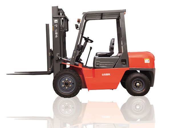 2.5噸內(nèi)燃式叉車(chē)