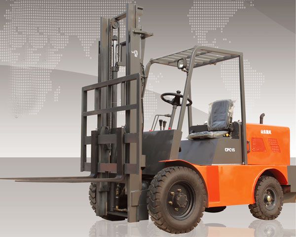 1.5T內(nèi)燃式叉車(chē)